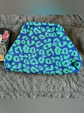 *LIKE NEW* LEOPARD PRINT CLUTCH (battery pack NOT INCLUDED)